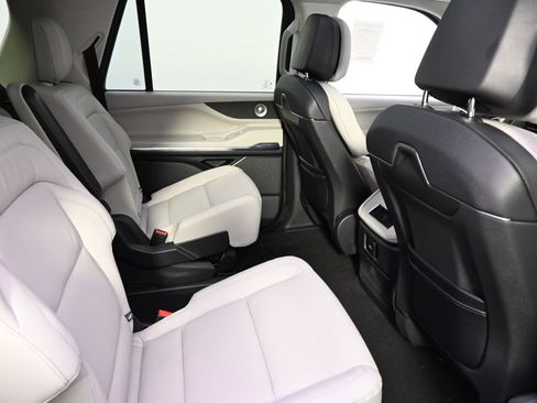 New 2025 Lincoln Navigator L Reserve image 18