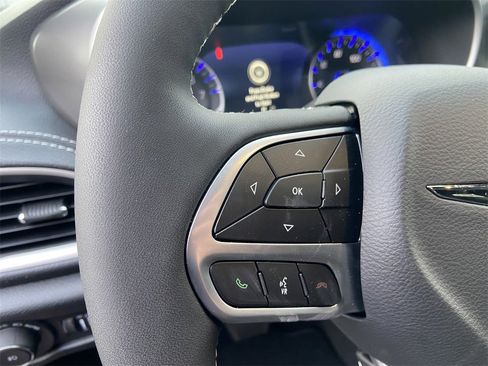 New 2026 Chrysler Pacifica Select image 16