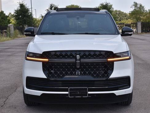 New 2027 Lincoln Navigator Black Label AWD/4WD image 2