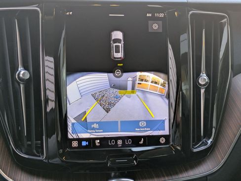 Used 2023 Volvo XC60 B5 Plus image 22