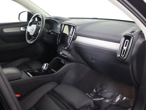 Used 2024 Volvo XC40 B5 Plus image 30