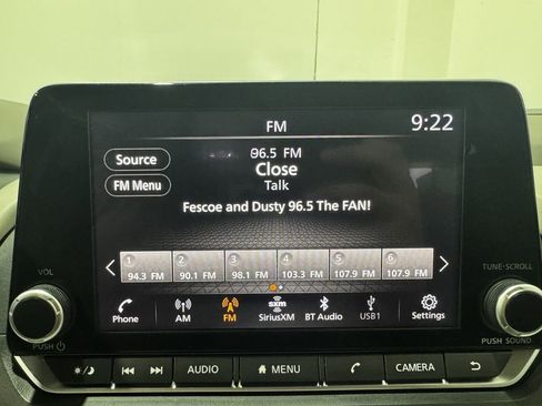 Used 2023 Nissan Rogue SV image 3