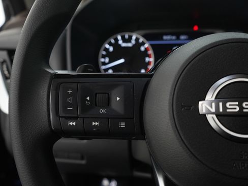 Used 2022 Nissan Rogue SV image 23