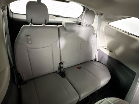 Used 2023 Toyota Sienna Limited FWD image 43
