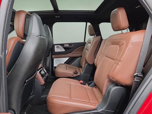 Certified 2025 Lincoln Aviator Reserve w/ Equipment Group 201A image 11