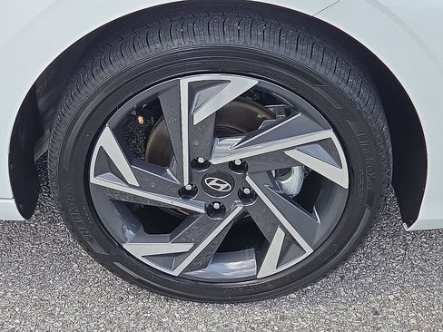 Used 2025 Hyundai Elantra SEL FWD image 7