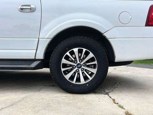 Used 2017 Ford Expedition EL XLT w/ Equipment Group 202A RWD image 22