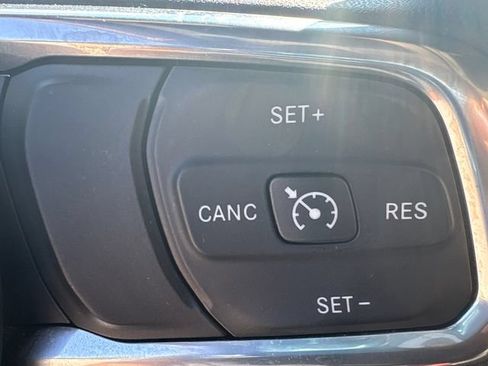 Used 2023 Jeep Wrangler Unlimited Sahara AWD/4WD image 28