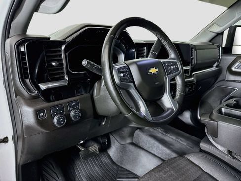 Used 2025 Chevrolet Silverado 2500 LT AWD/4WD image 9