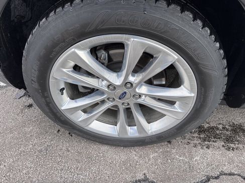 Used 2019 Ford Explorer XLT w/ Equipment Group 201A image 10