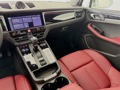 New 2025 Porsche Macan image 26