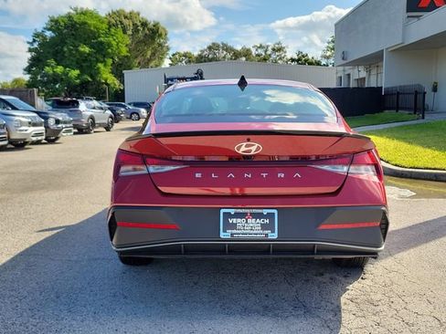 Used 2025 Hyundai Elantra Sport image 5