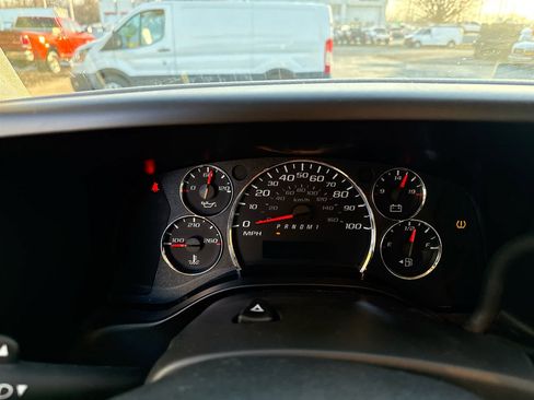 Used 2024 Chevrolet Express 2500 w/ Driver Convenience Package image 16