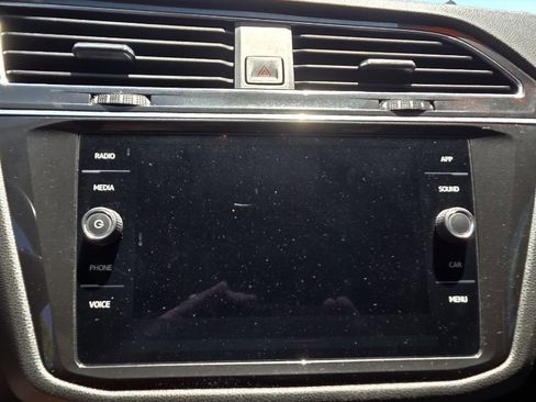 Used 2018 Volkswagen Tiguan SE FWD image 14