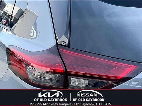 Used 2023 Nissan Rogue SL AWD/4WD image 23