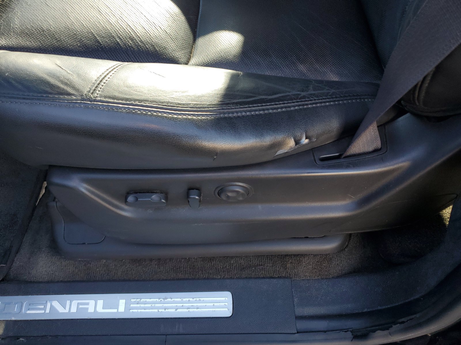 Used 2012 GMC Yukon XL Denali AWD/4WD image 19