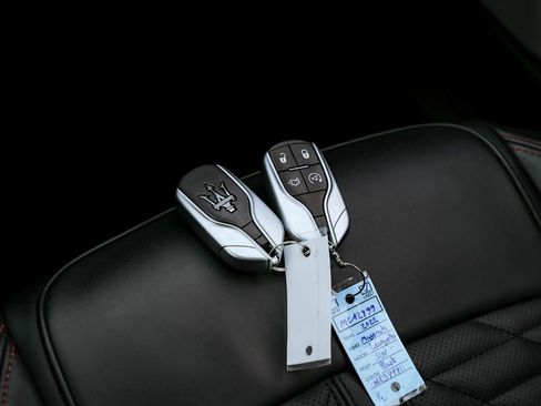 Used 2022 Maserati Levante Trofeo image 9