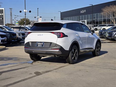 New 2026 Kia Sportage LX image 4