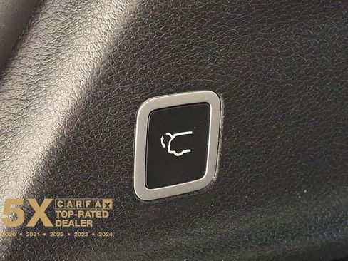 Used 2025 Chrysler Pacifica Limited image 34