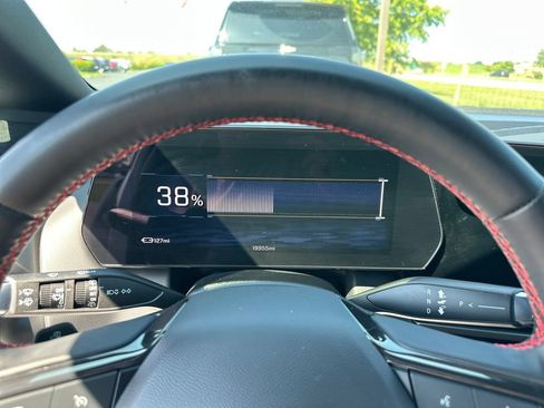 Used 2024 Chevrolet Equinox EV RS FWD image 18