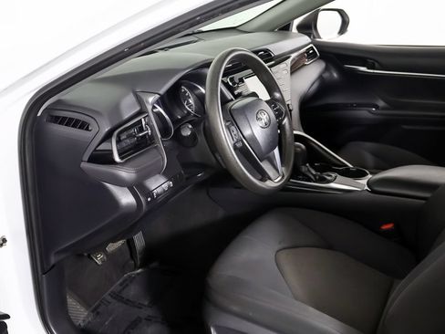 Used 2019 Toyota Camry LE FWD image 19
