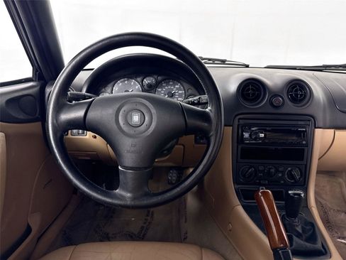 Used 1999 MAZDA MX-5 Miata RWD image 30