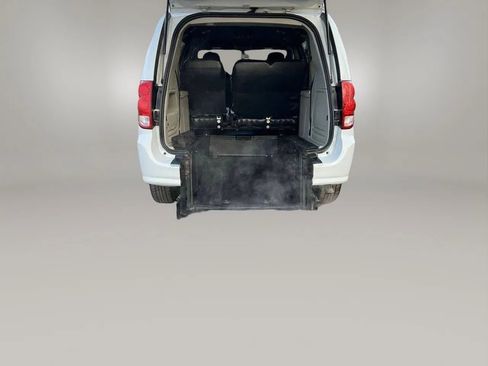 Used 2019 Dodge Grand Caravan SE FWD image 28