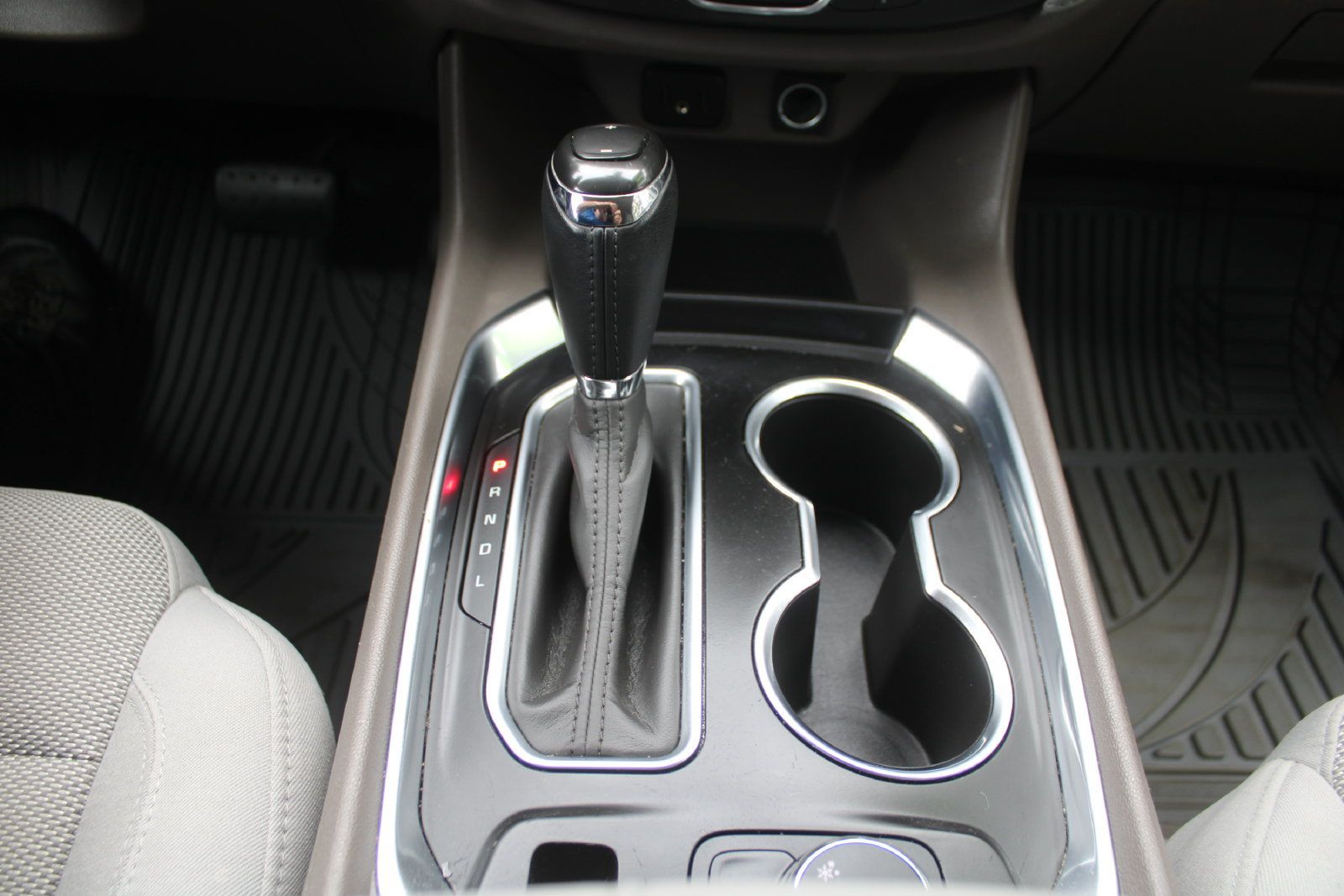 Used 2020 Chevrolet Traverse LT FWD image 38