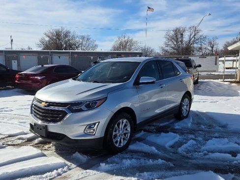 Used 2018 Chevrolet Equinox LT FWD image 3