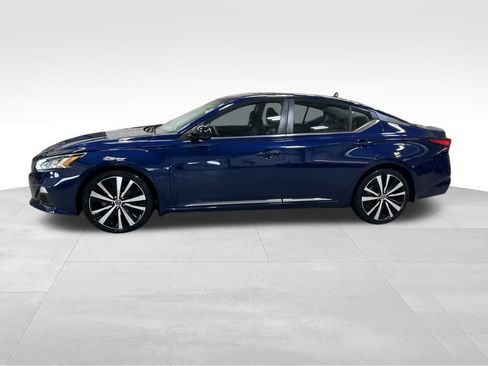 Used 2021 Nissan Altima 2.5 SR w/ SR Premium Package image 2