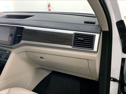 Used 2021 Volkswagen Atlas SE w/ Panoramic Sunroof Package image 16