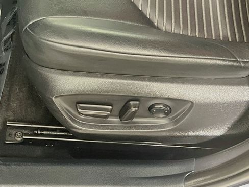 Used 2022 Toyota Camry SE FWD image 16