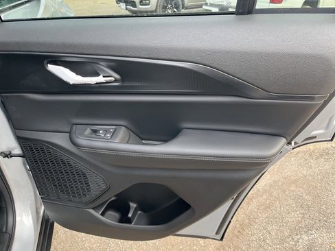 New 2025 Jeep Grand Cherokee Altitude image 12