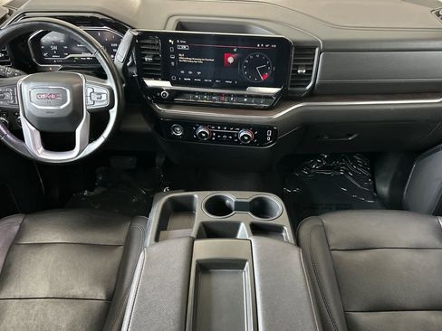 Used 2024 GMC Sierra 1500 SLT image 3