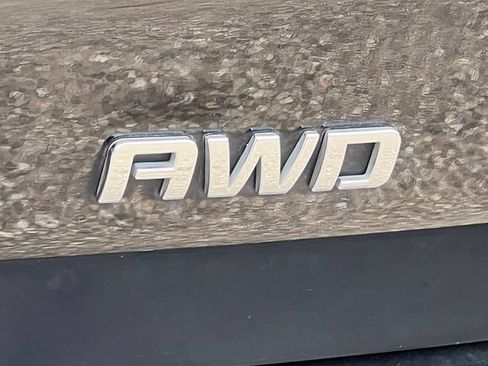Used 2022 Chevrolet Equinox Premier AWD/4WD image 9
