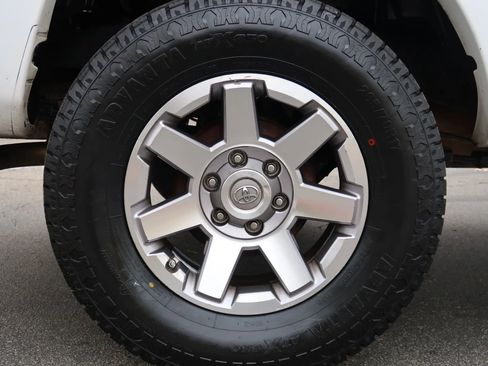 Used 2014 Toyota Tacoma 4x4 Double Cab w/ SR5 Package image 8