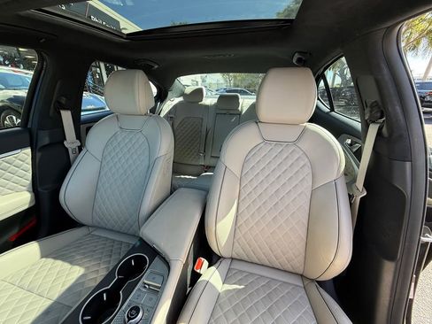 Used 2022 Genesis G70 3.3T image 3