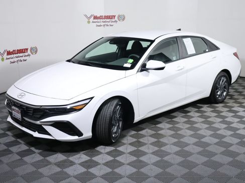 Used 2024 Hyundai Elantra SEL FWD image 12