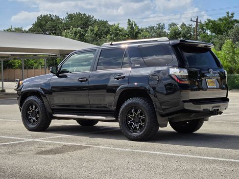 Used 2019 Toyota 4Runner SR5 AWD/4WD image 5