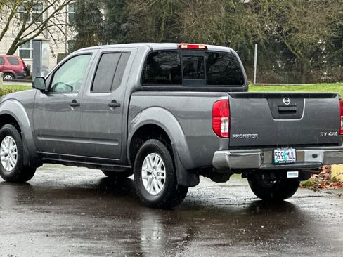 Used 2019 Nissan Frontier SV image 6
