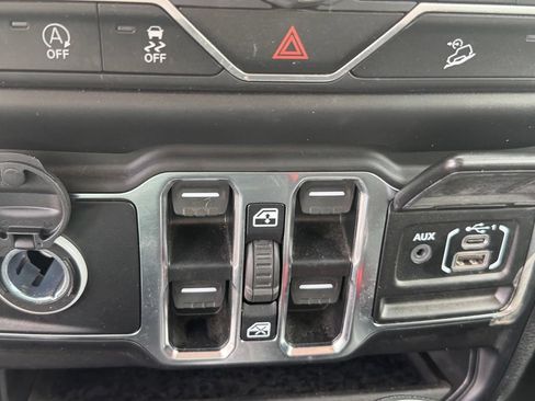 Used 2021 Jeep Wrangler Unlimited Sahara AWD/4WD image 24
