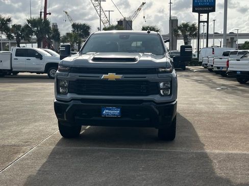 Used 2024 Chevrolet Silverado 2500 Custom w/ Custom Value Package image 2