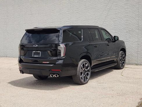 New 2026 Chevrolet Suburban RST w/ RST Capability Package AWD/4WD image 4