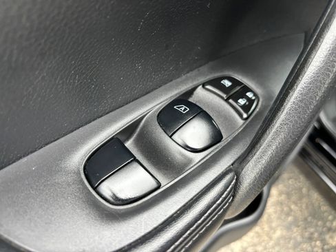 Used 2017 Nissan Rogue Sport S w/ S Appearance Package image 31