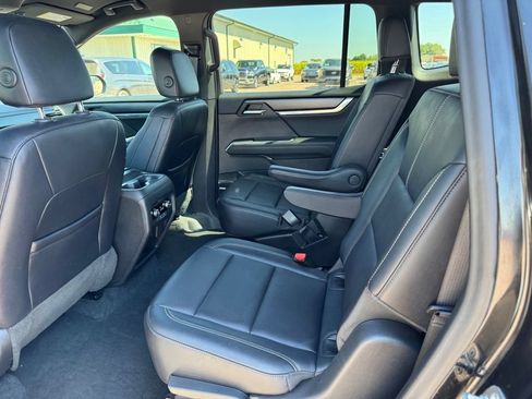 Used 2024 GMC Acadia Elevation AWD/4WD image 14
