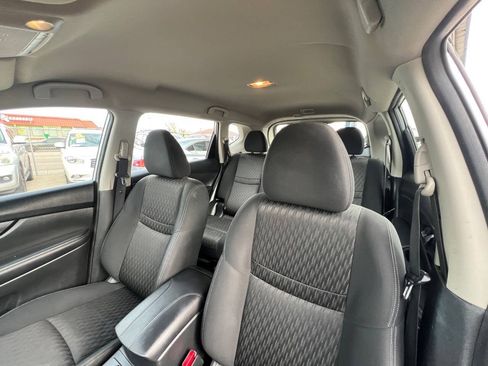 Used 2017 Nissan Rogue S FWD image 17