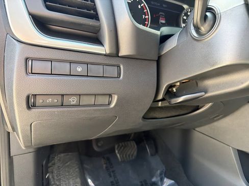 Used 2023 Nissan Rogue SV FWD image 20