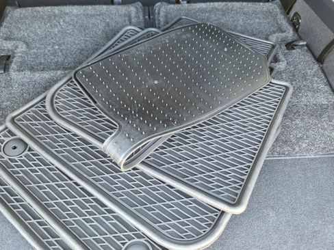 Certified 2022 Volkswagen Tiguan SE R-Line image 29