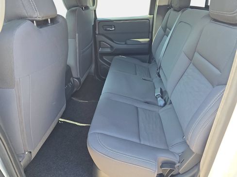 Used 2024 Nissan Frontier SV w/ SV Convenience Package RWD image 13