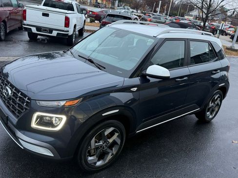Used 2020 Hyundai Venue image 10